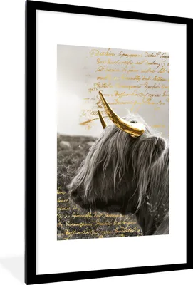 Produktbild von MuchoWow® MuchoWow® Gerahmtes Poster Schottisches Hochlandrind - Gold - Text 60x90 cm - Poster mit zchwarzem Bilderrahmen - Dekoration - Wandposter Wohnzimmer - Hochwertig