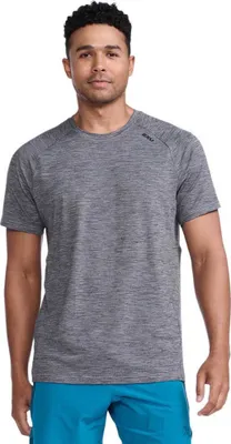 Produktbild von 2xu Motion Kurzarm-t-shirt Grau M Mann Grau M