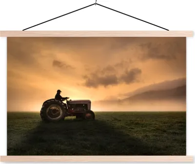 Produktbild von MuchoWow® Textilposter Traktor - Landwirt - Nebel 60x40 cm mit holzfarbenen Rahmen - Bilder