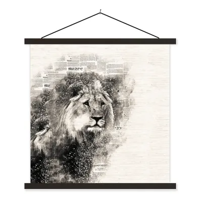 Produktbild von MuchoWow® Textilposter Löwe - Zeitung - Schwarz - Weiß 90x90 cm mit schwarzem Rahmen - Magnetisches
