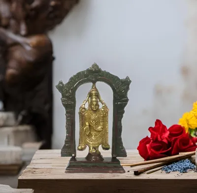 Messing-Standbild Tirupathi Balaji in Mandapam, 14,5 cm