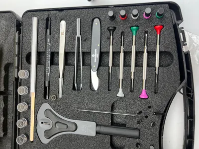 Immagine prodotto di Kit di Riparazione Orologi Bergeon 7815 Master Service Returned Item Sold As Is