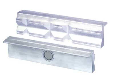Image de Brockhaus Heuer Mâchoires de protection d'étau avec prismes pour largeur 140mm 1paire / UV - 109140 VERPACKTPER PAAR