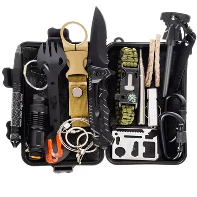 Produktbild von Survival Kit Ausrüstung 32in1 | Outdoor Notfall Überlebenspaket mit Messer, Feuerstahl uvm. | Kompaktes Erste-Hilfe-Set| Perfektes Geschenk für Männer