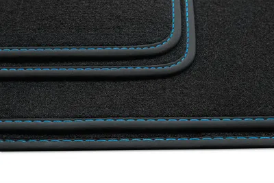 Produktbild von Ganzjahres Fußmatten passend für Hyundai Kona ab Bj. 11/2017-, Naht:Blau