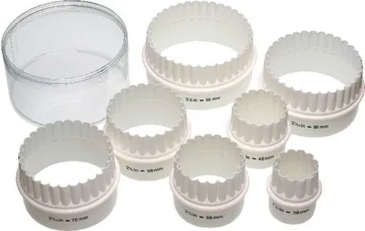 Produktbild von Set mit 7 doppelseitigen Ausstechern - Kreis und Wellenschliff - Kitchen Craft