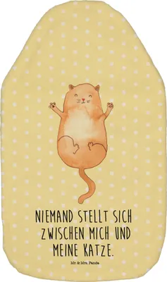 Produktbild von Mr. & Mrs. Panda Wärmflasche Katze Umarmen - Gelb Pastell - Geschenk, warmwasserbeutel, wärmebeutel, Katzen, Wärmekissen, Cat, Familie, Cats, Wärmflaschen, Bettflasche