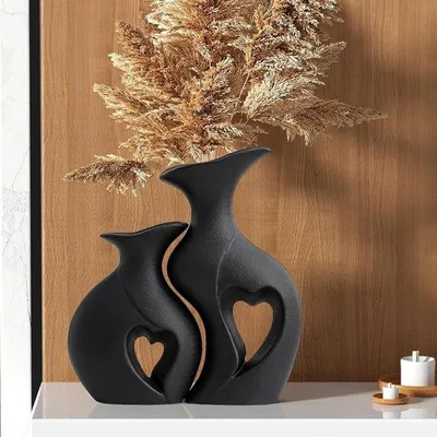 Produktbild von Famanu Set von 2 keramischen herzförmigen Vasen - schwarz - Boho Dekoration