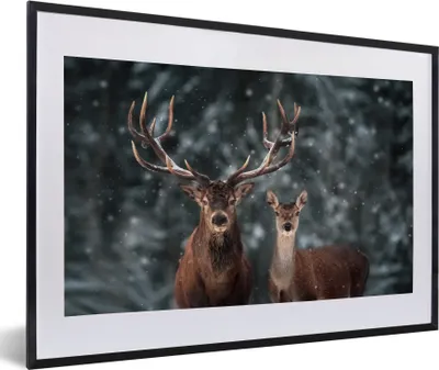 Produktbild von MuchoWow® Gerahmtes Poster Hirsche - Tiere - Winter - Geweih - Schnee - Natur 60x40 cm - Poster mit Schwarzem Bilderrahmen Wandposter Rahmen Foto Bilder - Schlafzimmer - Plakat in Rahmen - Drucken
