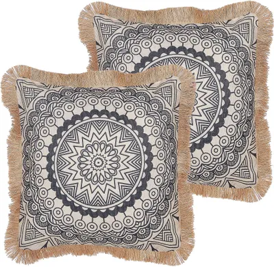 Produktbild von BELIANI Dekokissen 2er Set Beige / Schwarz 45 x 45 cm Quadratisch mit Fransen Orientalisches Muster Boho Stil Modern Wohnaccessoires Deko für Sofa Couch
