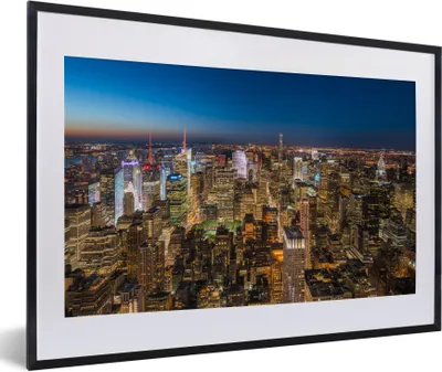 Produktbild von MuchoWow® Gerahmtes Poster New York - Farben - Nacht 60x40 cm - Poster mit Schwarzem Bilderrahmen Wandposter Rahmen Foto Bilder - Schlafzimmer - Plakat in Rahmen - Drucken