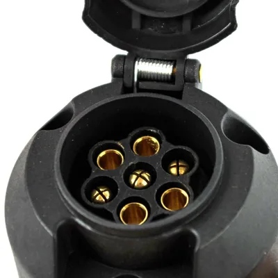 Productafbeelding van Stopcontact met 7+1 pin, van PVC, verpakt in een blisterverpakking