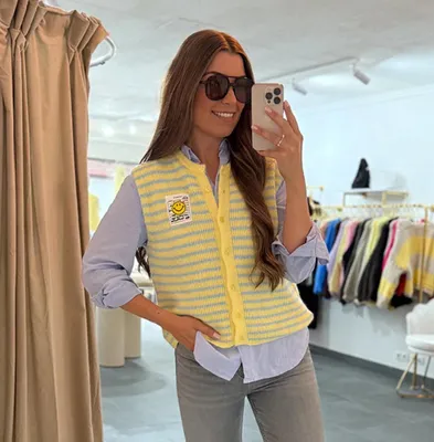 Produktbild von Strickweste gestreift Damen "Alina" Gelb mit hellblauen Streifen mit Knopfleiste, Frauen Westen, Westen Outdoor Frau, ärmellos Strick Weste mit Smiley