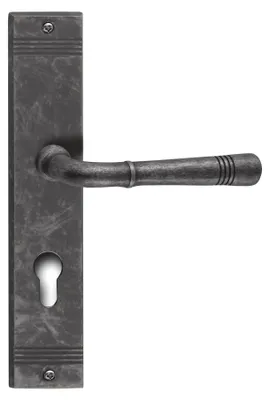 Produktbild von Berlin R716 GHIDINI Türdrücker-Langschild-Garnitur (Lochung: PZ, Entfernung: 72mm, Türstärke: 38 - 42 mm, Oberfläche: Messing M69 - antik silbergrau) Lochung: PZ Entfernung: 72mm Türstärke: 38 - 42 mm Oberfläche: Messing M69 - antik silbergrau