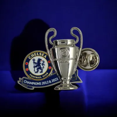 Produktbild von UEFA Champions League – Ansteckpin „CFC“-Logo mit 2D-Trophäe