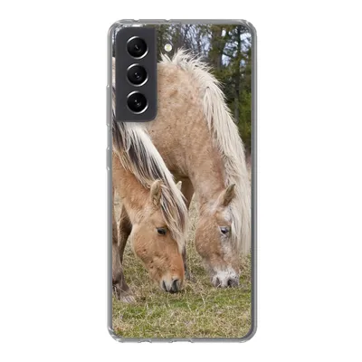 Produktbild von MuchoWow® Handyhülle Schutzhülle Hülle für Samsung Galaxy S21 FE Zwei grasende Fjordpferde auf einer Wiese Silikon Softcase Handy Hülle - Mobiltelefonhülle