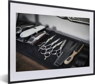 Produktbild von MuchoWow® MuchoWow® Gerahmtes Poster Eine Reihe von Friseureigenschaften 40x30 cm - Poster mit zchwarzem Bilderrahmen - Bilderrahmen - Poster im Rahmen