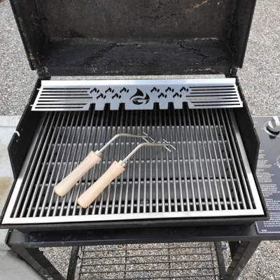 Zdjęcie produktu dla Wielostanowiskowy stojak grzewczy ze stali nierdzewnej | do Weber Spirit serii 300 | z uchwytem na pałeczki - regulator z boku | grubość 3 mm