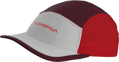 Rot-weiße Skyline Cap von La Sportiva mit Belüftungselementen.