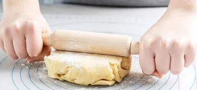 Image de Azomor Découvrez l'ustensile de cuisine idéal pour tous les amateurs de pâtisserie : le moule compact en bois