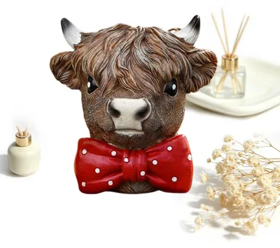 Immagine prodotto di Elzusha - Statuetta di una mucca con un fiocco, ideale per la decorazione della tavola
