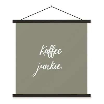 Produktbild von MuchoWow® Textilposter Sprichwörter - Kaffee Junkie - Kaffee - Zitate 120x120 cm mit schwarzem Rahmen - Aufhängungsset