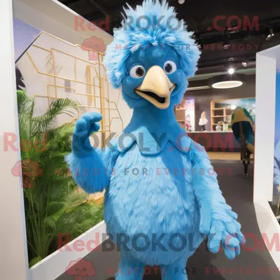 Obrázok produktu pre Obloha. Modrá postava maskota, emu, oblečená v roláku a so sponkami vo vlasoch