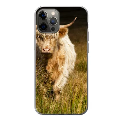 Produktbild von MuchoWow® Handyhülle Schutzhülle Hülle für iPhone 12 Pro Schottische Highlander - Licht - Gras - Tiere Silikon Softcase Handy Hülle - Abdeckung
