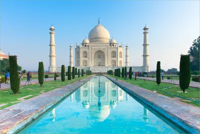 Produktbild von Wallario selbstklebendes Poster - Taj Mahal - Mausoleum in Indien, Größe: 61 x 91,50 cm