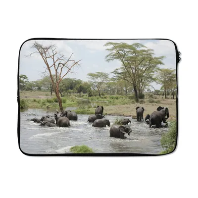 Produktbild von MuchoWow® Laptop Hülle 13 Zoll Afrikanische Elefanten im Wasser Laptoptasche - Laptophülle - Sleeve - Rundumschutz