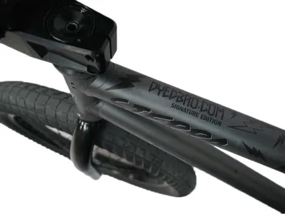 Produktbild von Dyedbro Sergio Layos Bmx Rahmenschutzaufkleber Schwarz Schwarz One Size
