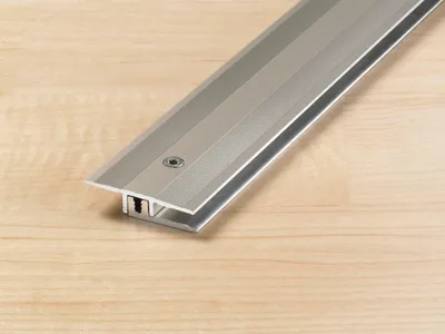 Produktbild von PROLINE Edelstahl 2 Meter Übergangsprofil, PROCOVER Designfloor Profil für Designböden, Schraubbares Aluminium System, Höhenverstellbar, Einfache Verlegung, Eloxiert