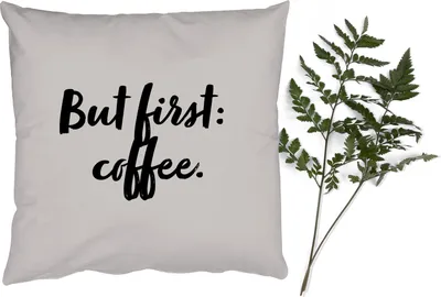 Produktbild von MuchoWow® Zierkissen Sofakissen Wohnzimmer Dekokissen 60x60 cm Kaffee - Koffein - Aber zuerst: Kaffee - Sprichwörter - Zitate - Sitzfläche - Foto Polster