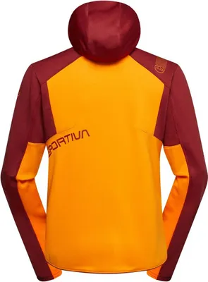 Rückansicht des "Cosmic Hoody M" von La Sportiva in orange und burgunderrot; geeignet als Midlayer Jacke für Herren.