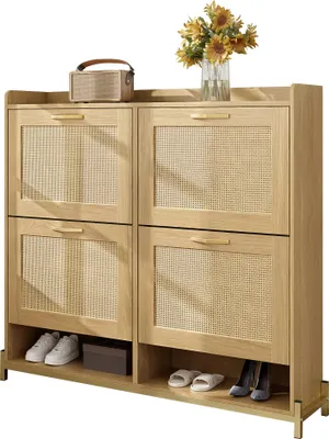 Image de Fortuna Lai Élégant meuble à chaussures en bois avec portes en rotin – 4 portes, cadre métallique et étagère supérieure pour un rangement élégant et bien organisé.