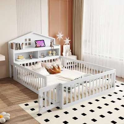 Productafbeelding van Kinderbed 140x200 cm van massief hout in wit, huisbed met beschermingsrek en deur, hoofdeinde met planken, opbergruimte en lattenbodem