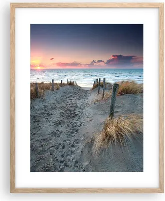 Produktbild von Gerahmtes Poster - Rahmen in heller Eiche - Strand Sand Spaziergang - 40x50 cm - Wand Bild - Wanddeko - Wandbilder - Kunstposter - Wandposter - Bilderrahmen - Bilder - Kunstdruck - P2NPA40x50-4924