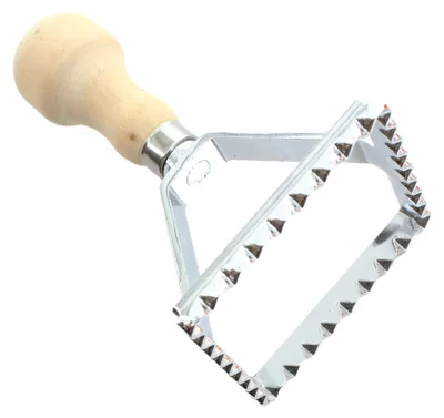 Ravioli-Ausstecher quadratisch 6 cm aus Holz und Metall