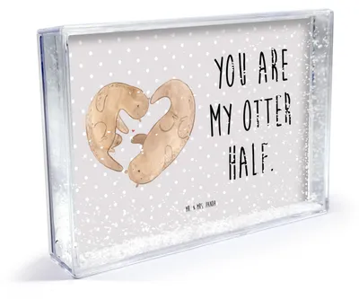 Produktbild von Mr. & Mrs. Panda Bilderrahmen Otter Herz - Grau Pastell - Geschenk, 3D-Rahmen, Fotorahmen, Liebe, Kunststoffrahmen, Mini-Bilderrahmen, Hochzeitstag, Seeotter