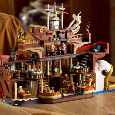Produktbild von LEGO ONE PIECE - Das Baratie schwimmende Restaurant - Spielzeug für Erwachsene mit detailliertem Innenraum & 10 Minifiguren - inkl. Ruffy, Nami & Sanji -Modellbau - Anime Geschenk für Fans - 75640