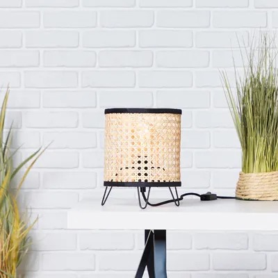 Produktbild von Dekorative Tischlampe mit Rattan Schirm - 21 cm Höhe - Ø 18cm