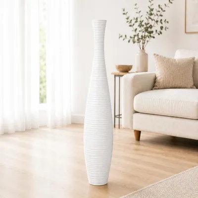 Produktbild von Leewadee Hohe Bodenvase 85 cm aus Mangoholz in weiß, KI-generiertes Bild