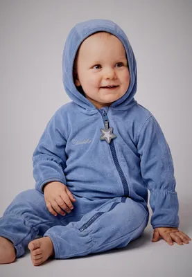 Produktbild von Sterntaler Overall für Babys aus Fleece mit Reißverschluss und Hand- und Fußstulpen, KI-generiertes Bild