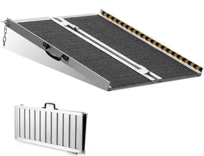 Produktbild von Famanu Rollstuhlrampe - Tragfähig bis 363 kg - 61 cm - Tragbar - Antirutsch Aluminium Faltbar