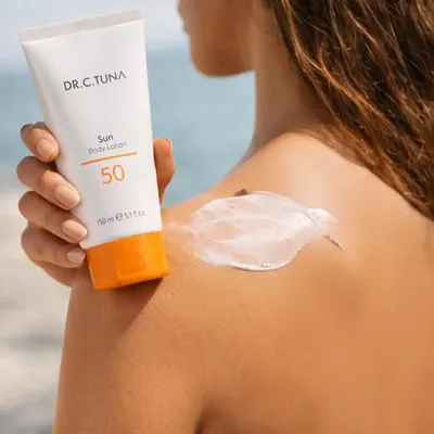 Produktbild von Dr. C. Tuna Sonnenlotion SPF 50 150 ml – Wasserfeste Sonnencreme für den Körper mit Tamanuöl, Baobaböl & Vitamin E | Intensiver UV-Schutz & Feuchtigke