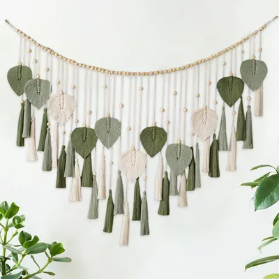 Immagine prodotto di Grande arazzo macramé con frange e perline di legno