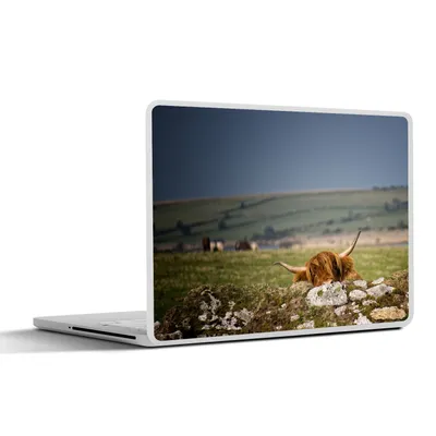Produktbild von MuchoWow® Laptop Aufkleber Sticker Cover Schottische Highlander - Steine - Gras 32.5x23.5 cm - Sticker für Laptop - Selbstklebend