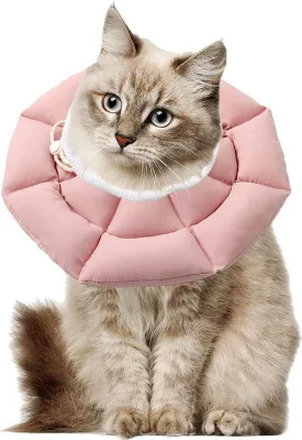 Imagen del producto de Collar protector para gatos Unyqoos® talla S: collar quirúrgico suave y ajustable con protección para evitar lamer, acolchado con forro de algodón, lavable, color rosa, ideal para la curación de heridas postoperatorias