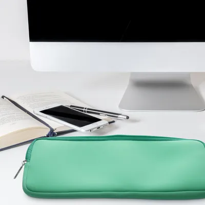 Produktbild von kwmobile Tastatur-Hülle kompatibel mit Logitech K380 - Neopren Schutzhülle Case Tasche für Tastatur - Neoprentasche für Keyboard - Porzellan Grün
