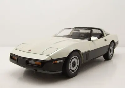 Produktbild von Greenlight Collectibles 13632 Chevrolet Corvette C4 Malcom Konner Edition 1984 weiß metallic schwarz 1:18